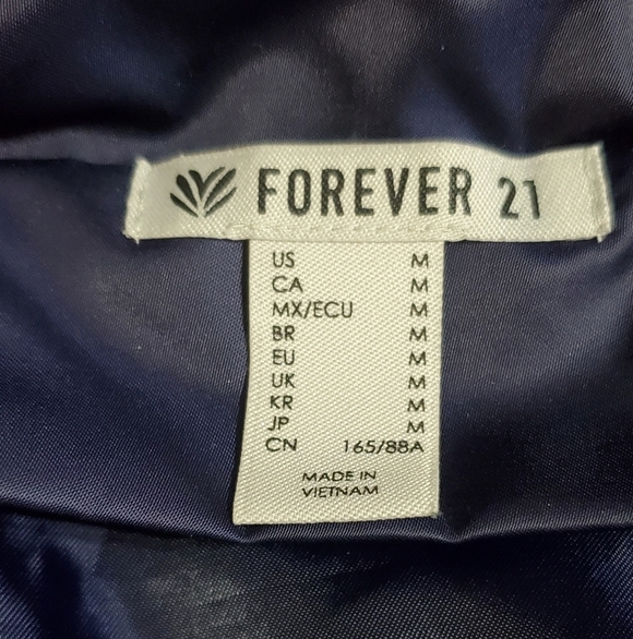 Forever 21  Navy Puffer Jacket With Hood. Front Pockets. SZ M NWOT - Picture 2 of 5